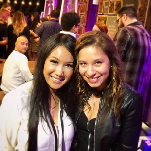 Flashback to #twitchcon2018 where I had the opportunity to meet the absolutely gorgeous, incredibly kind, and crazy talented @frana_ow . **Disclaimer: This interaction did not significantly improve my Ana gameplay. 😂
.
.
.
.
.
.
#twitchcon #twitchco