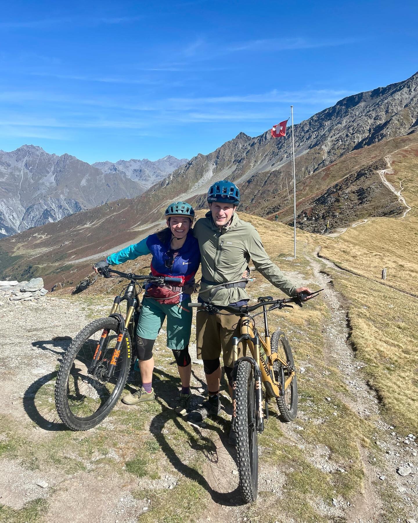 Great day riding Col de Mille with Milena and Wheeler yesterday thx to @trailtaxi.ch for the uplift. Autumnal colours are really starting show! 
@coticbikes 
.
.
.
#mtb #mtblove #enduromtb #mtbadventure #alltimefalltime #chamonixmtb