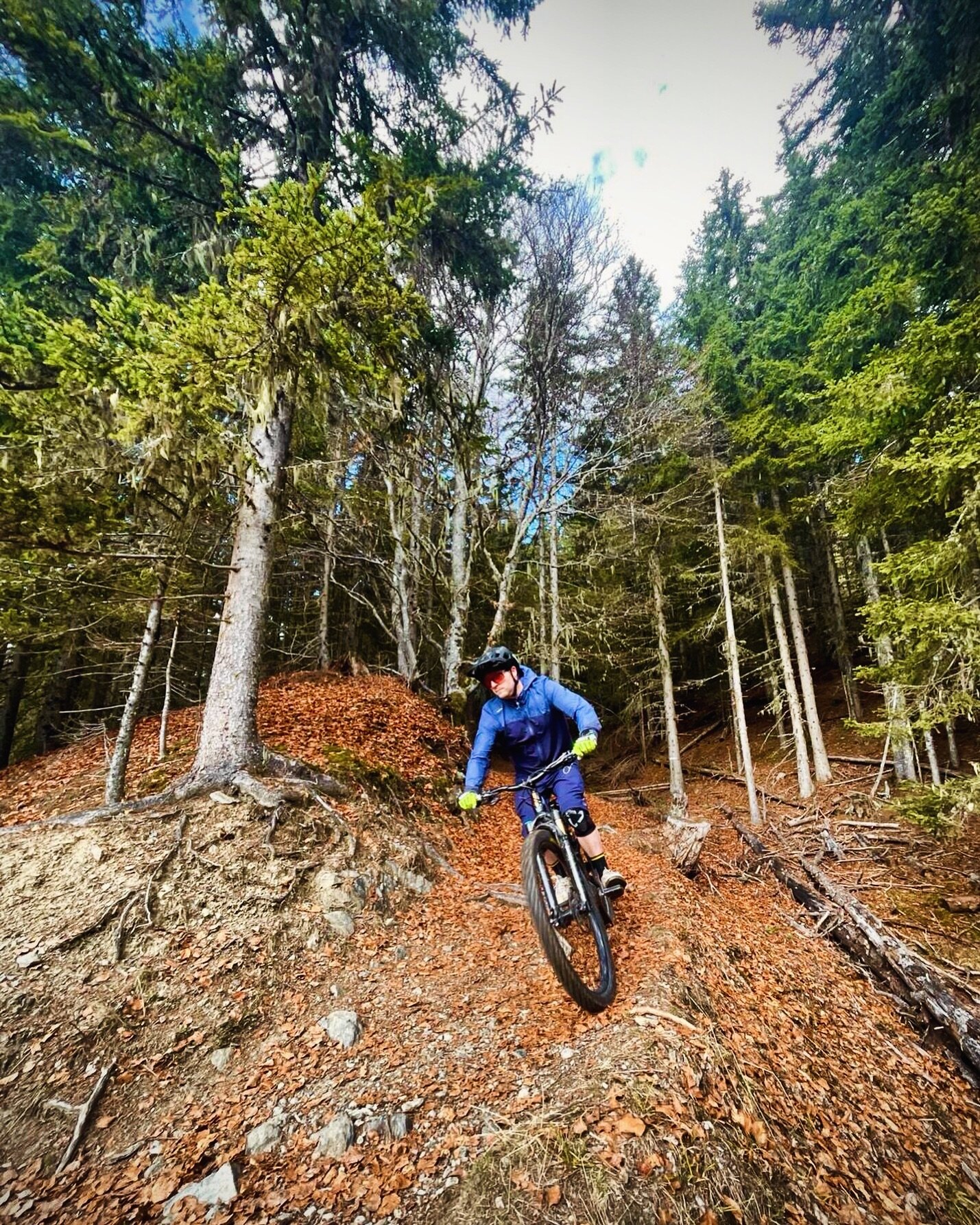 It&rsquo;s Friday 🙌 are you riding this weekend, watching #redbullhardlinetasmania or both? What ever it is have a good one! 
@coticbikes 

#mtb #mtblife #enduromtb #chamonixmtb #mtbholidays