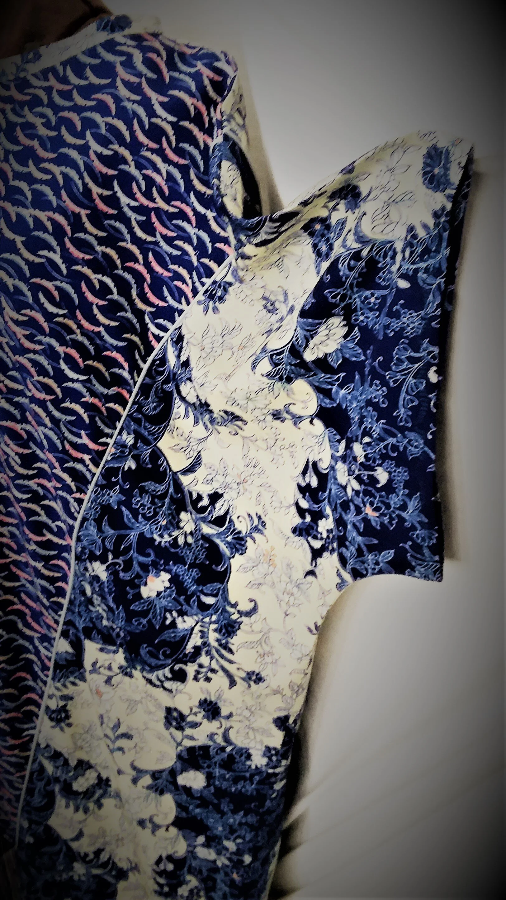 Shawl_Laura's Blue & Wht Kimono_Sleeve_#435_01_05_20.jpg