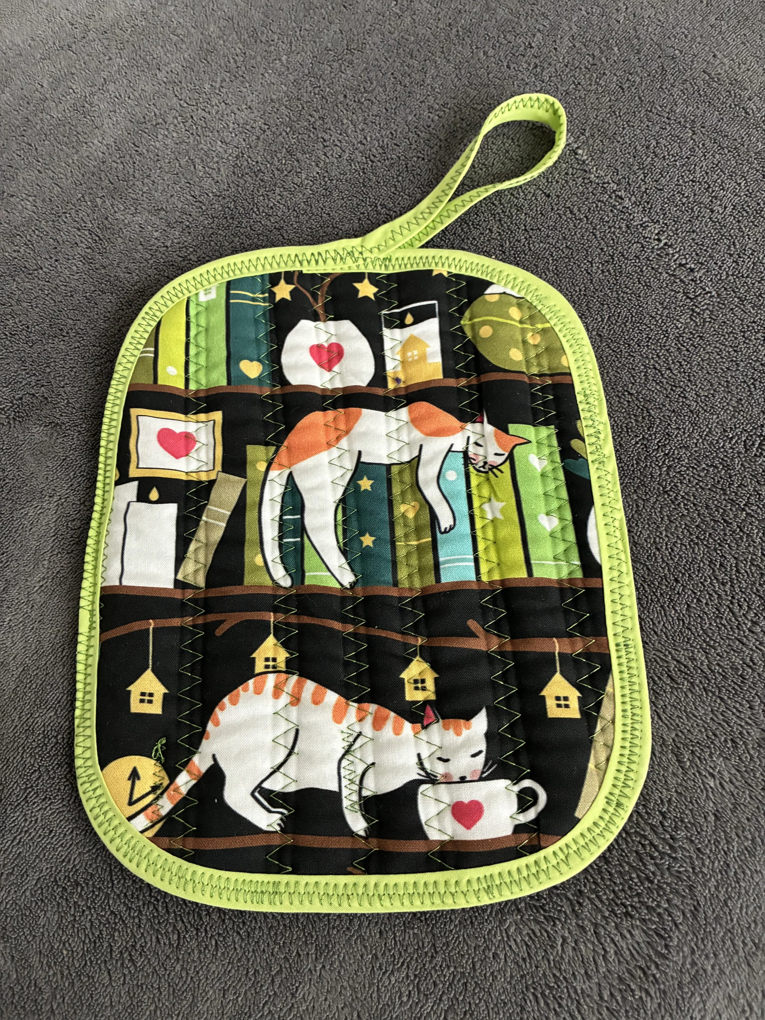 Potholder - "Cats on a Shelf"