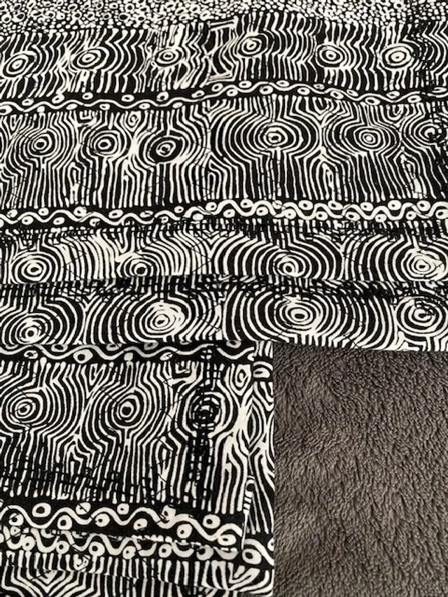 Placemats_#669_Black & White Pizzazz_detail_12_21_25.jpeg