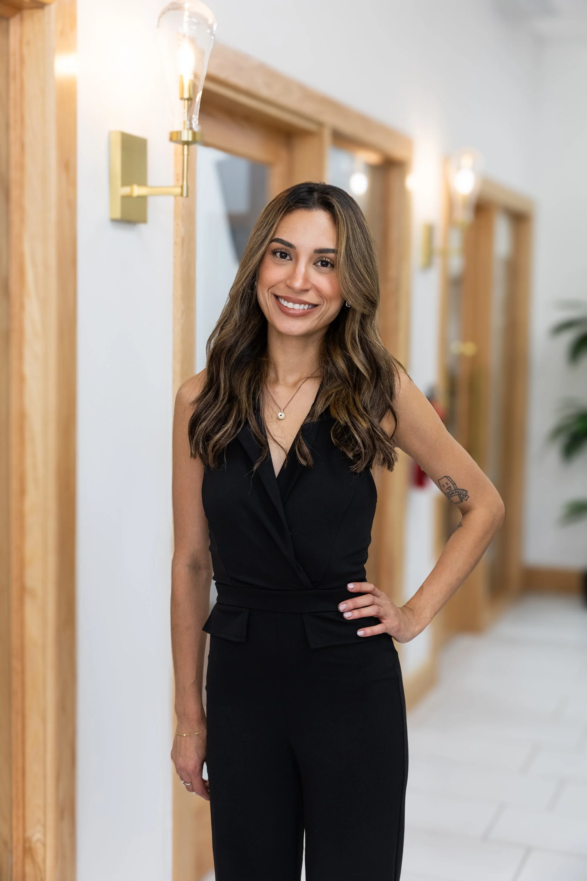 Fashion and professional women's portrait photography El Paso Texas – stylish indoor portrait session by Jeanette Nevarez Photography