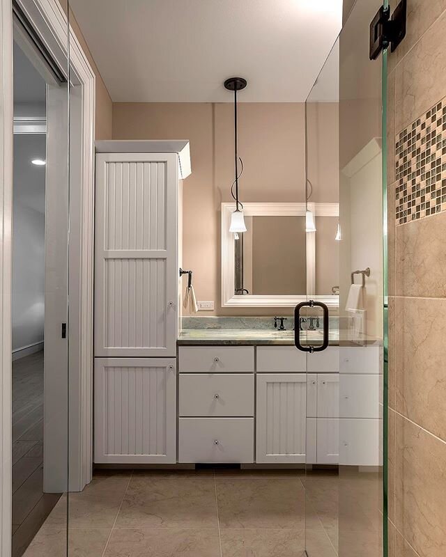 Keep it classy, keep it custom, keep it clean!

This sharp and simplistic approach to a three-quarter bathroom contains the essential features needed to keep any space squeaky-clean!  For more projects by Widing Custom Homes, visit the website linked