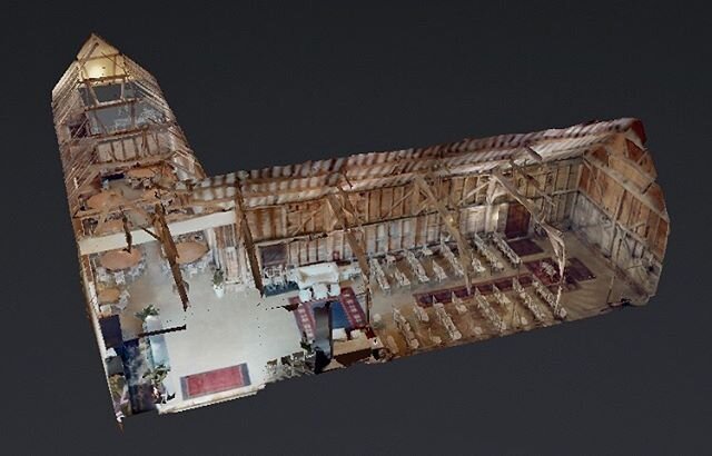 This amazing 3D plan using Matterport shows you just how big the &lsquo;The Barn&rsquo; really is. .
.
The 2 ends can be separated by using drapes to create one end for your ceremony and the other for dining for up to 125 guests ❤️ Thank you to @pwbd