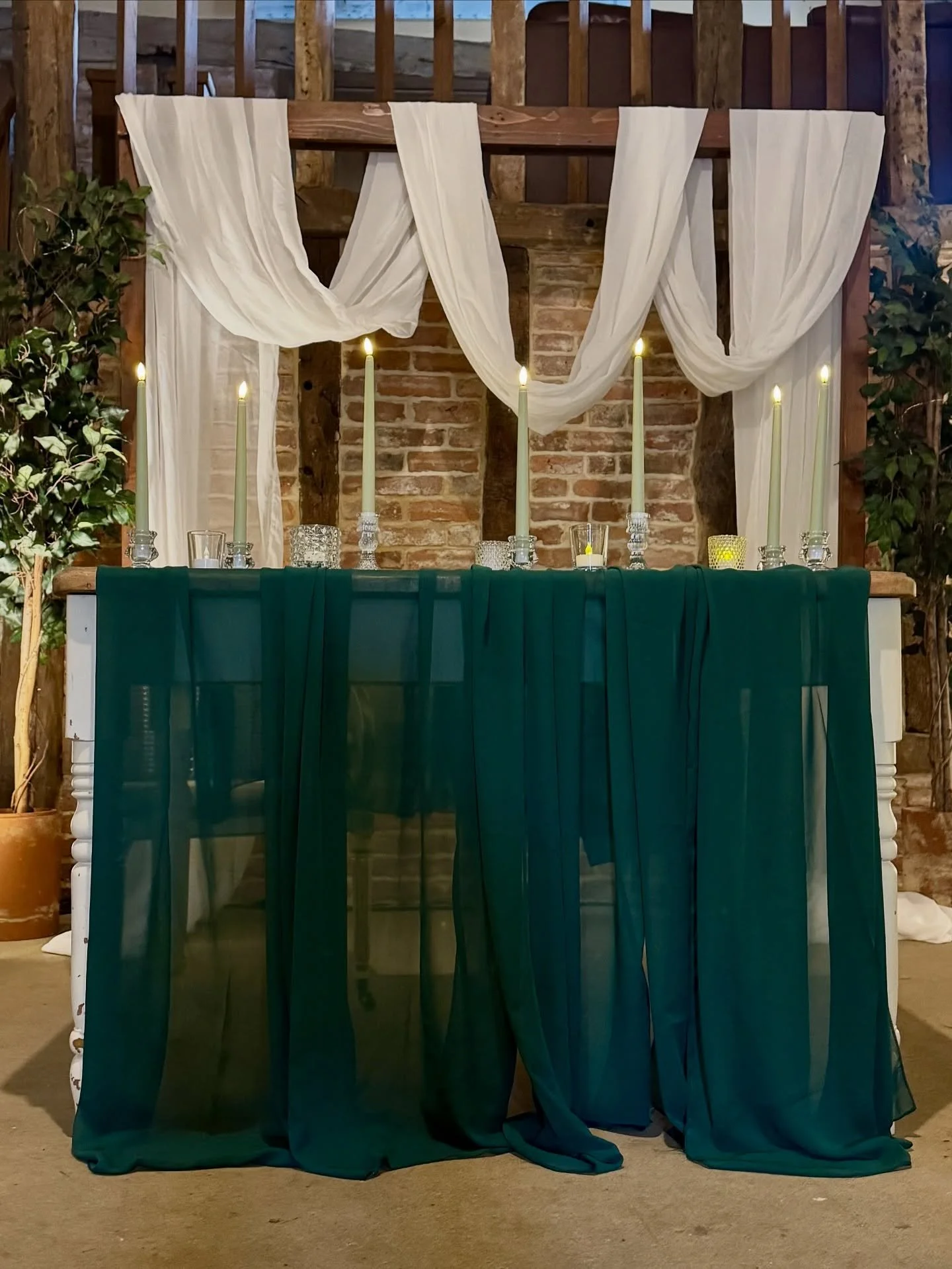 Civil Ceremonies 💍 did you know we offer licensed civil weddings for up to 200 guests! Choose from our stunning tythe barn, picturesque lake, charming hay barn or intimate bothy with the farmhouse as your beautiful backdrop