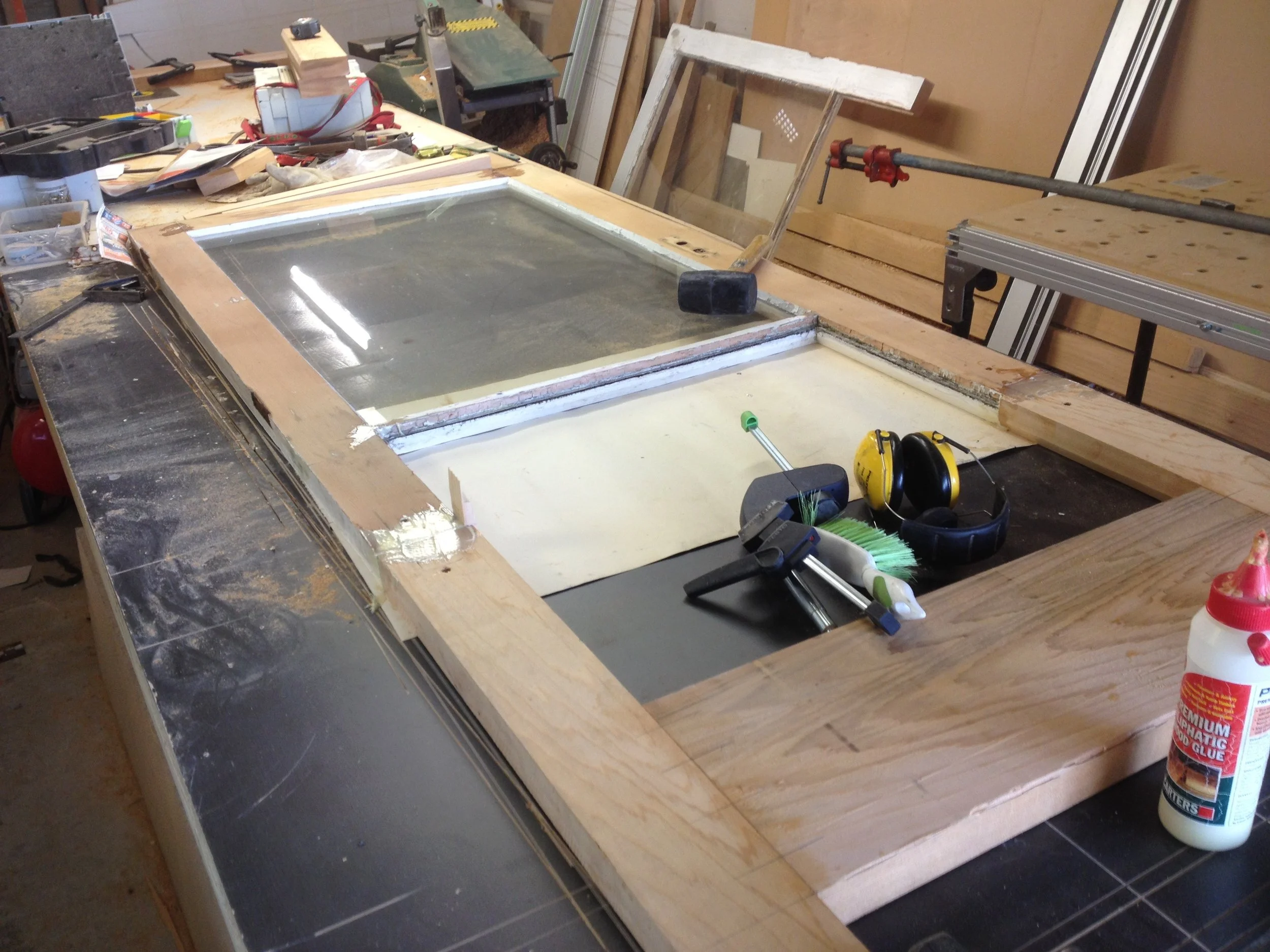 Complete replacement of the lower part of a door