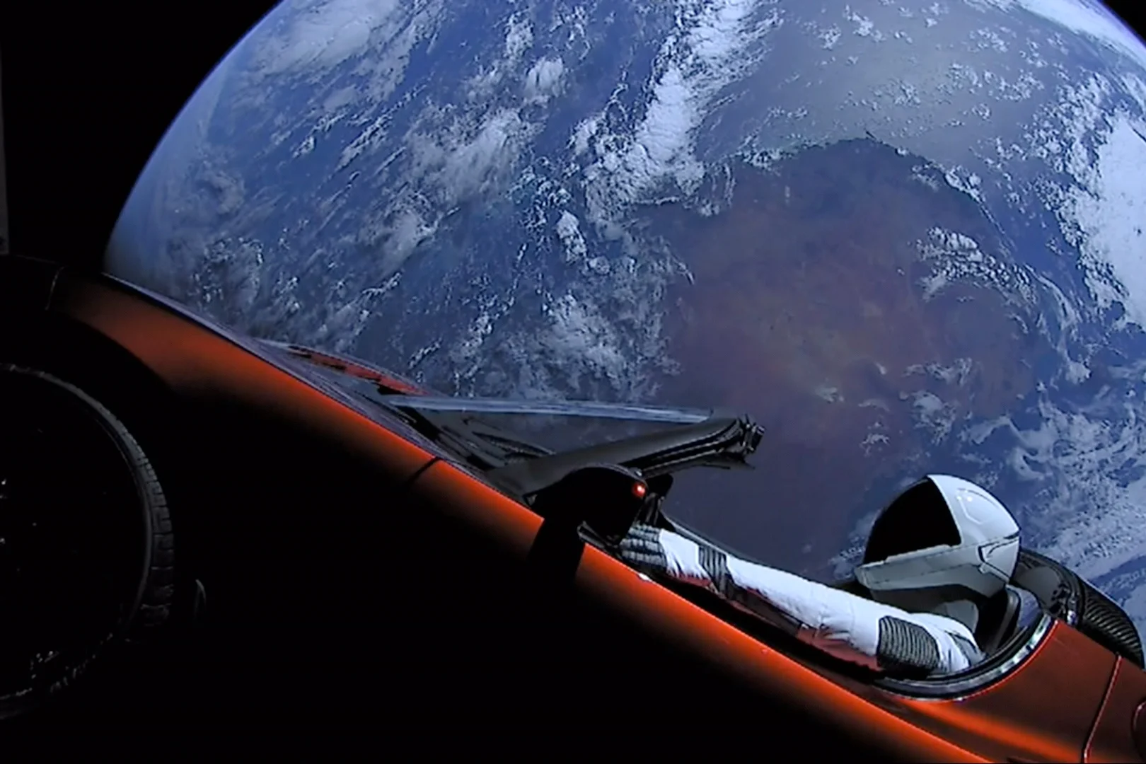 Elon_Musk%27s_Tesla_Roadster_%2840143096241%29.jpg
