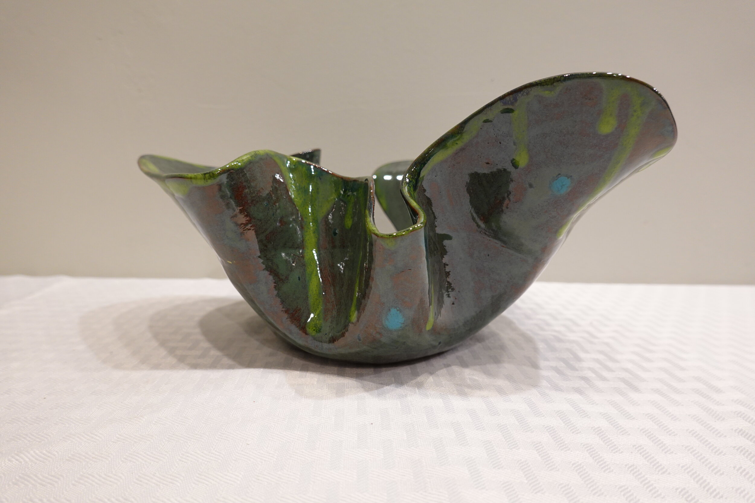 Lily Pad Coral-Shaped Bowl