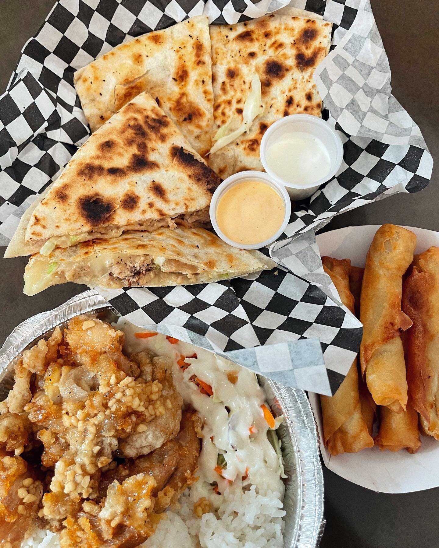 📍 @iwantsomebigboys 

Game Changer, Big Boys Bowl with Chicken Adobo, and Lumpia of course from @iwantsomebigboys What&rsquo;re your favorite food trucks?