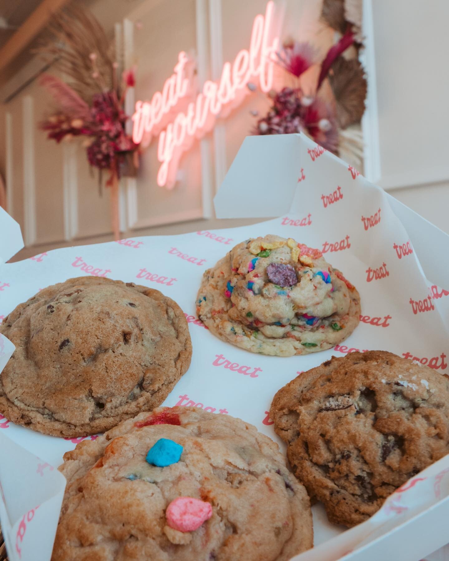 📍Burien - @treat_cookies 
🚨NEW DESSERT SHOP 🚨

Newly opened in Burien and through the heart-shaped doorway into the kitchen, @treat_cookies bakes batches of cookies with lovingly affection. 

Each of their cookies has a name. From Madison, a delig