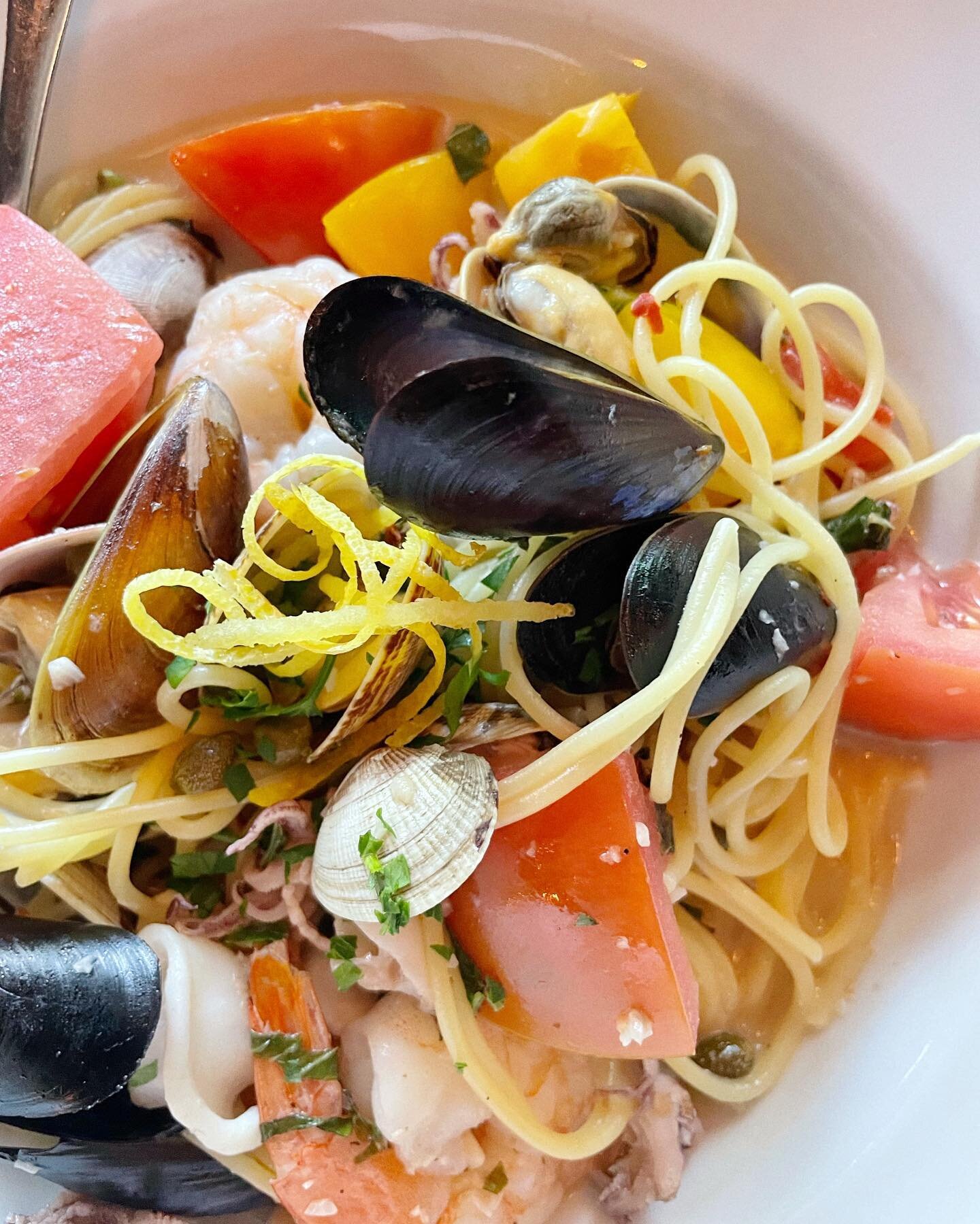With summer in full swing, we&rsquo;re in the mood for some bright and fresh flavors and lots of seafood 🦪🦐 @grappaseattle came through with their Spaghetti Seafood Vongole 🤤 What&rsquo;re your summertime favorites we should check out?