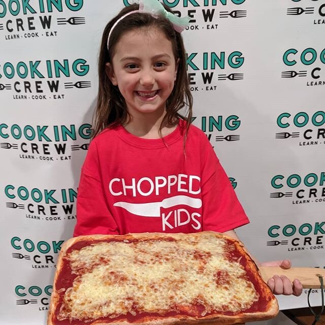 As if we needed an excuse to eat pizza. Happy National Pizza Day! #homemadepizza #fromscratch #dough #sauce #extracheese #homemadeisbetter #kidchef #kidswhocook #nationalpizzaday #cookingcrewschool 🍕 👩&zwj;🍳