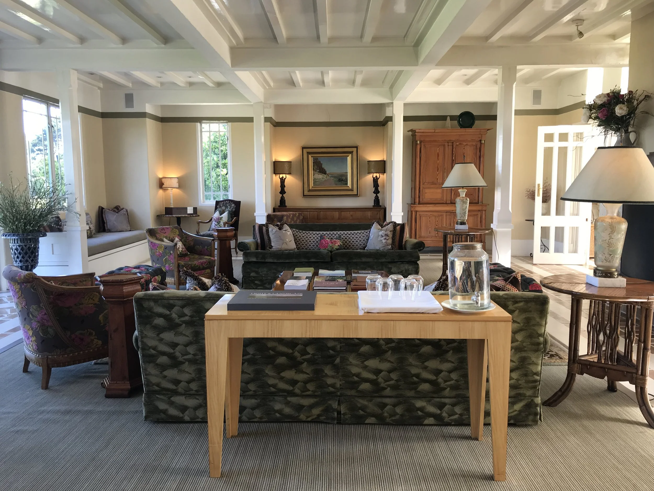 Wharekauhau lounge (image by Jacqui Gibson).