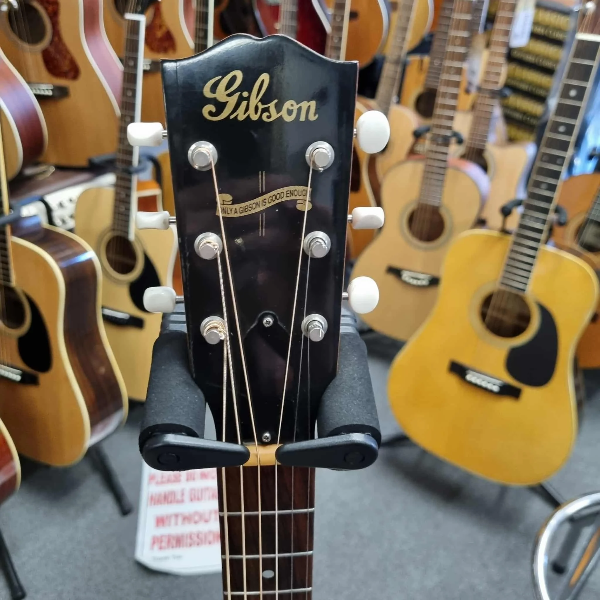 2013 GIBSON J35 Acoustic with LR BAGGS - Secondhand—Guitars