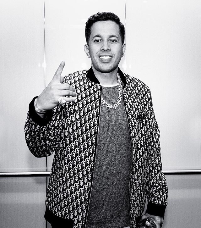 Blessed to have a chance to take a quick photo of @delaghettoreal on my way back home.  Never thought I got a chance to meet some of the respectable people in the Latin music industry. .
.
.
.
.
#photooftheday 
#movimiento 
#losangeles 
#losangelesph