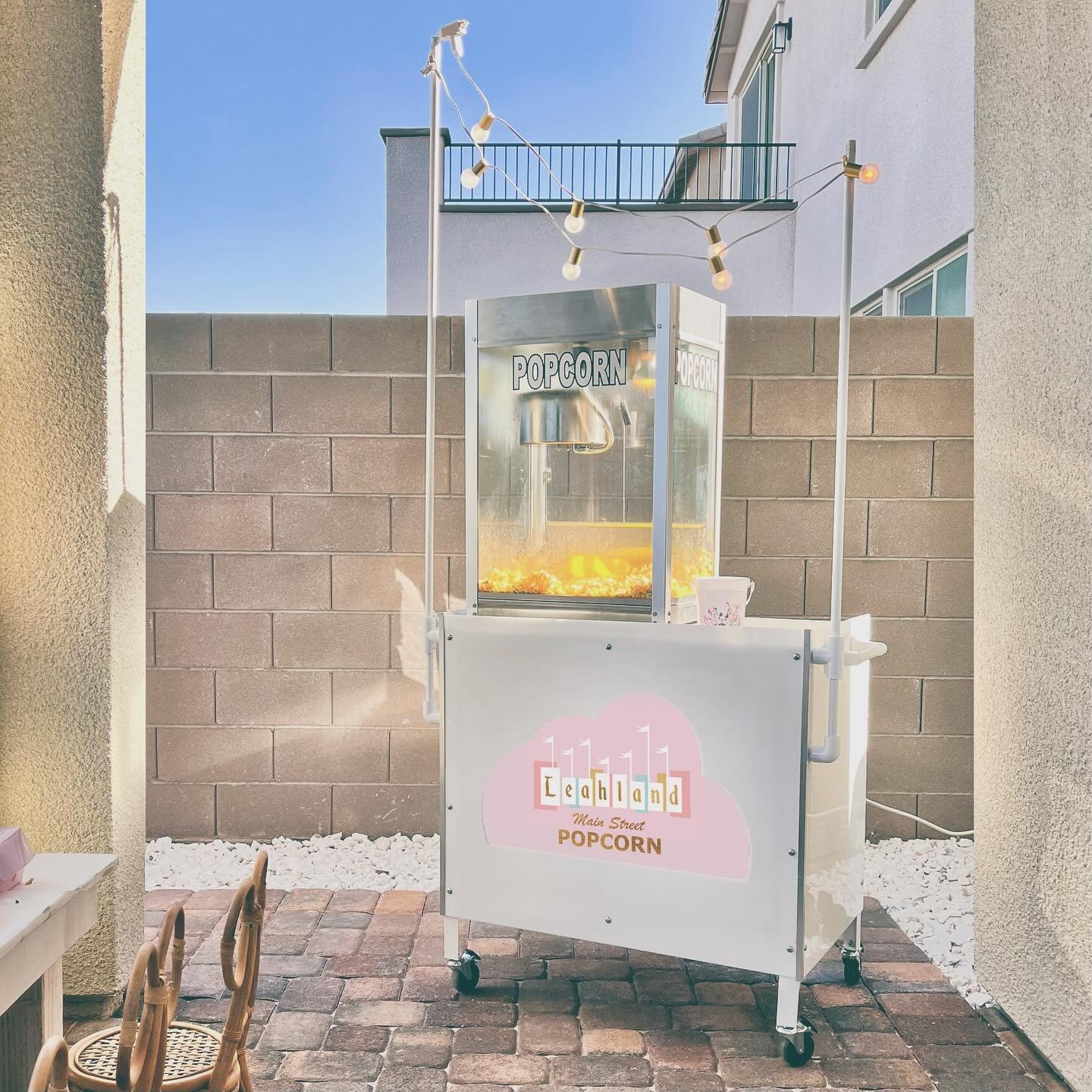 Leah&rsquo;s vintage Disney birthday party just got even more magical with LeahLand Main Street popcorn! 🍿✨ Celebrating 2 years with Mickey, Minnie, and a sprinkle of cheddar cheese popcorn! ☁️✨💕

Popcorn Cart: @nuagecottoncandy 
Backdrop &amp; Bal