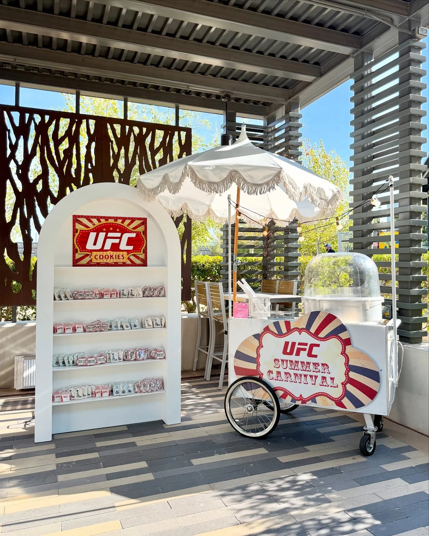 It&rsquo;s our third year joining the @ufc annual summer carnival, and we had an absolute blast serving fresh spun cotton candy et popcorn to the guests! Huge thanks to @balloonbestie for bringing us along for the ride, it was such a pleasure teaming