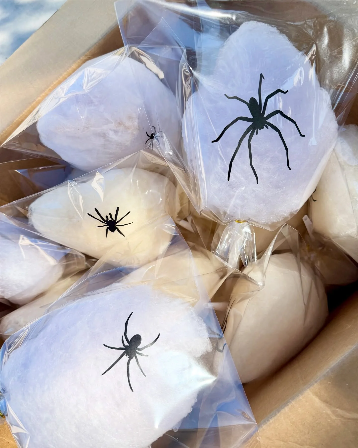 When our dear friend Annie from @pictureperfectpartydecor throws a Halloween party… you know it’s going to be spooktacular! 👻✨