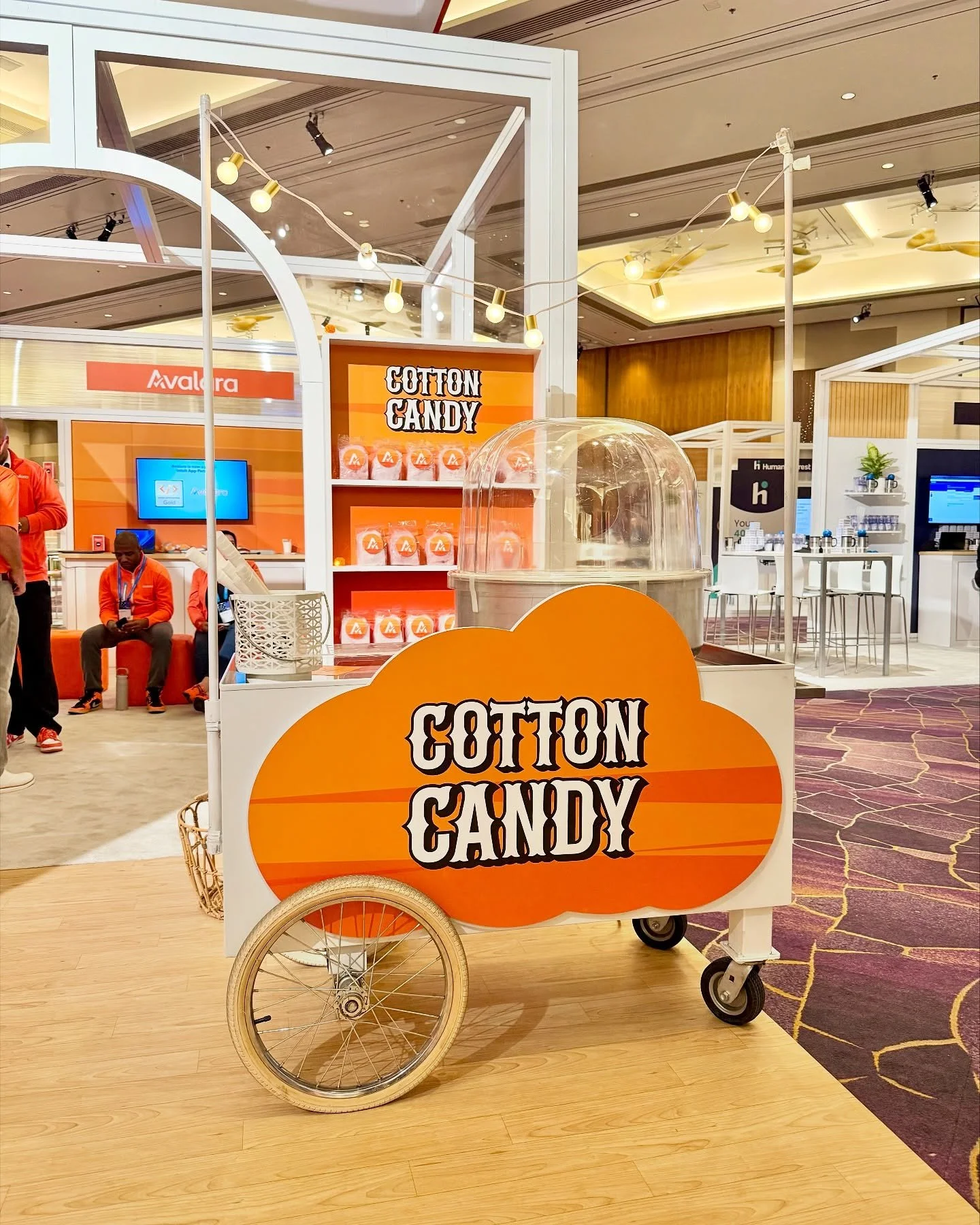 Loved serving up fresh spun, stamped cotton candy alongside prepackaged bags for @avalara at the Intuit convention, the perfect combo for happy guests! ✨💖

#CottonCandy #EventPlanning #LasVegasEvents #VegasEvents #EventProfs #CorporateEvents #Conven