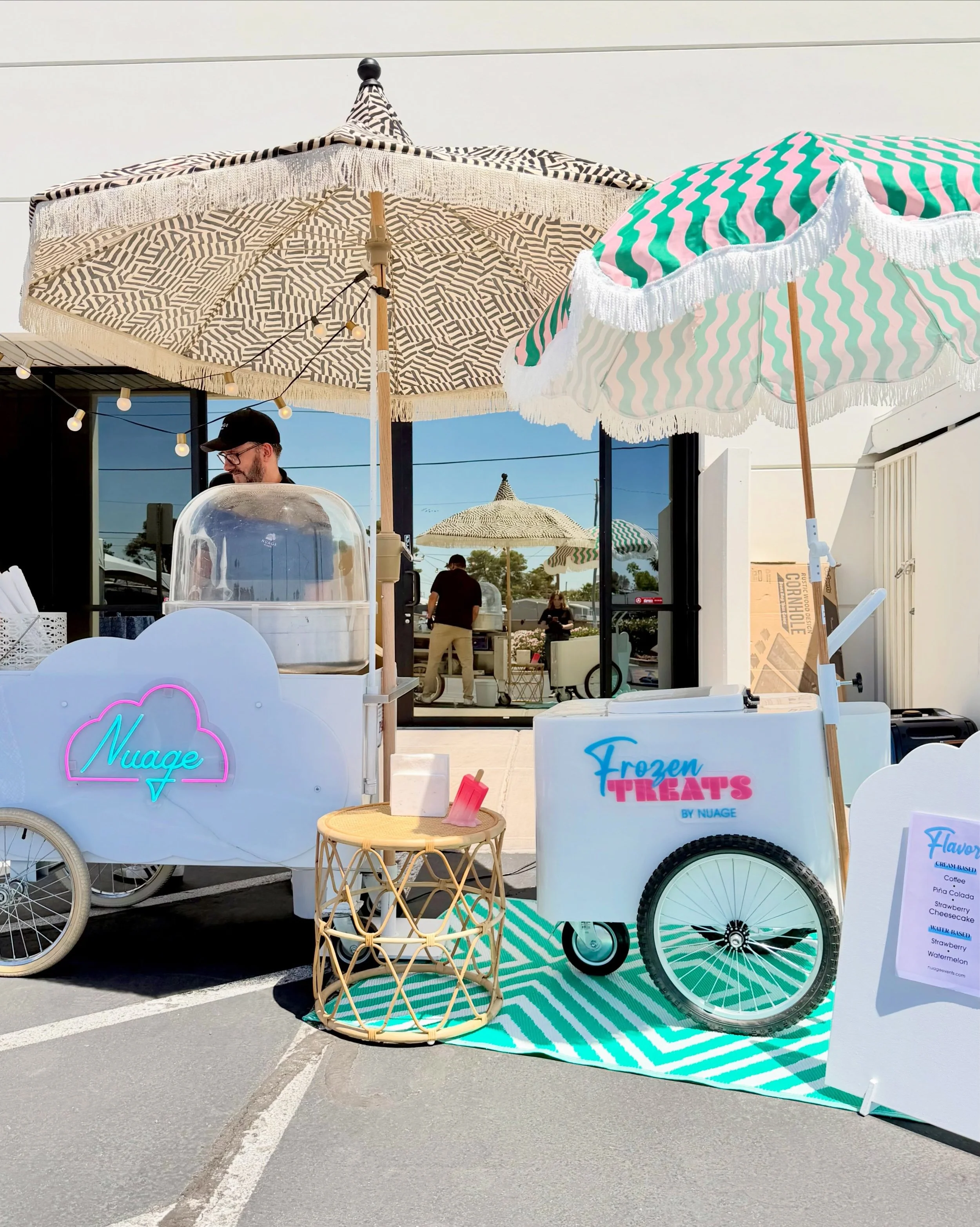 Handcrafted popsicles were definitely the favorite at this event 🍓☁️

Guests got to choose between watermelon, strawberry cheesecake, coffee, fresh strawberry, and pi&ntilde;a colada popsicles, or fresh-spun cotton candy served on cones and in pre-p