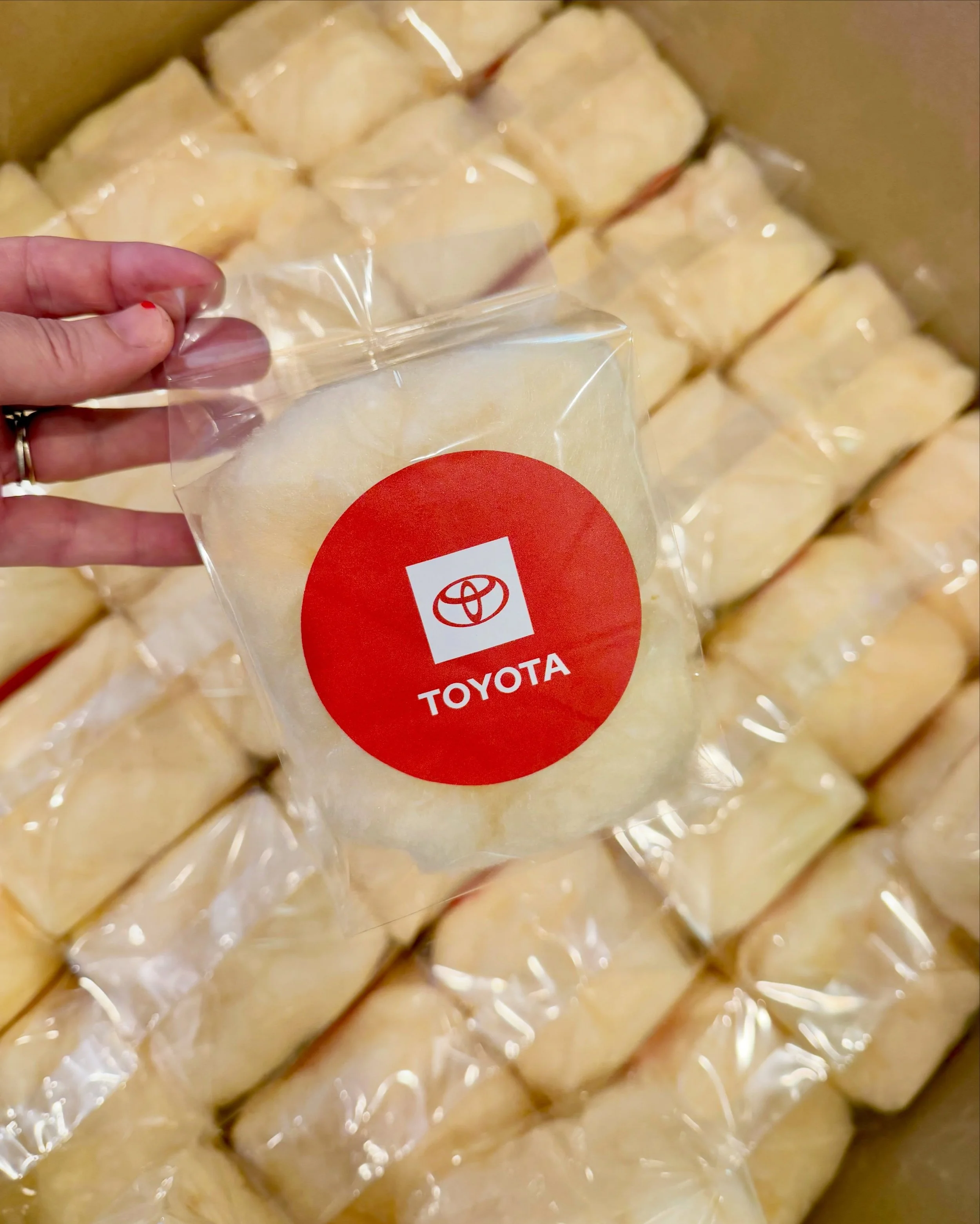 Prepackaged branded cotton candy has been such a hit! ☁️

We recently created these custom treats for Toyota, a sweet, easy way to make an impression on guests, in addition to our live-spinning experience.

Looking to add branded cotton candy to your