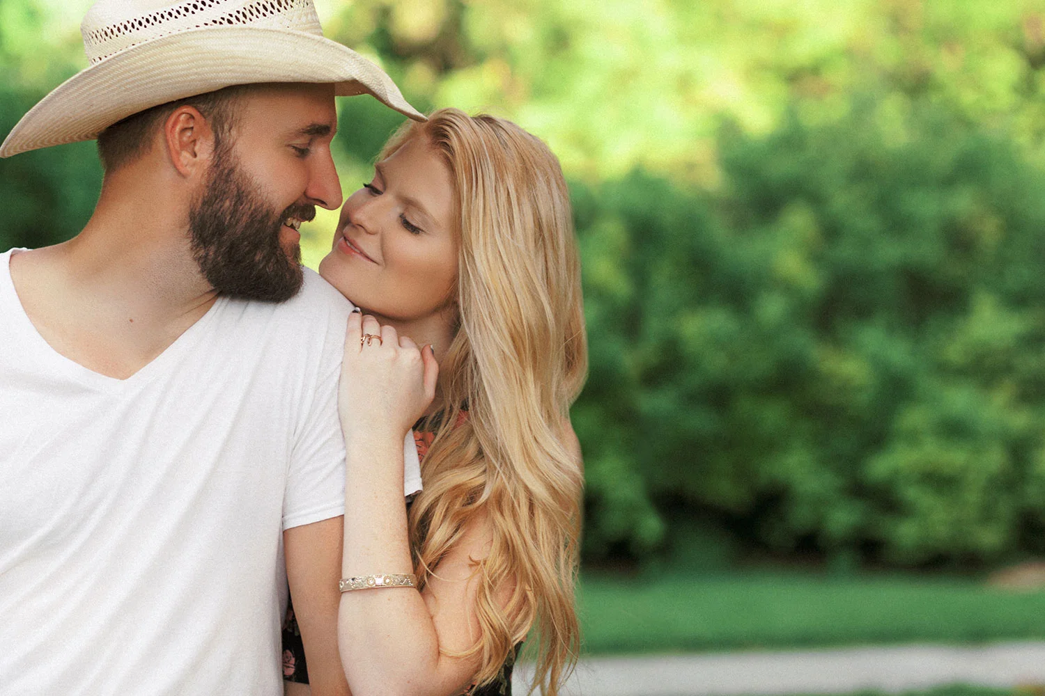 Nikita-and-Wes-Engagement-Session-OPPD-Arboretum-15.jpg