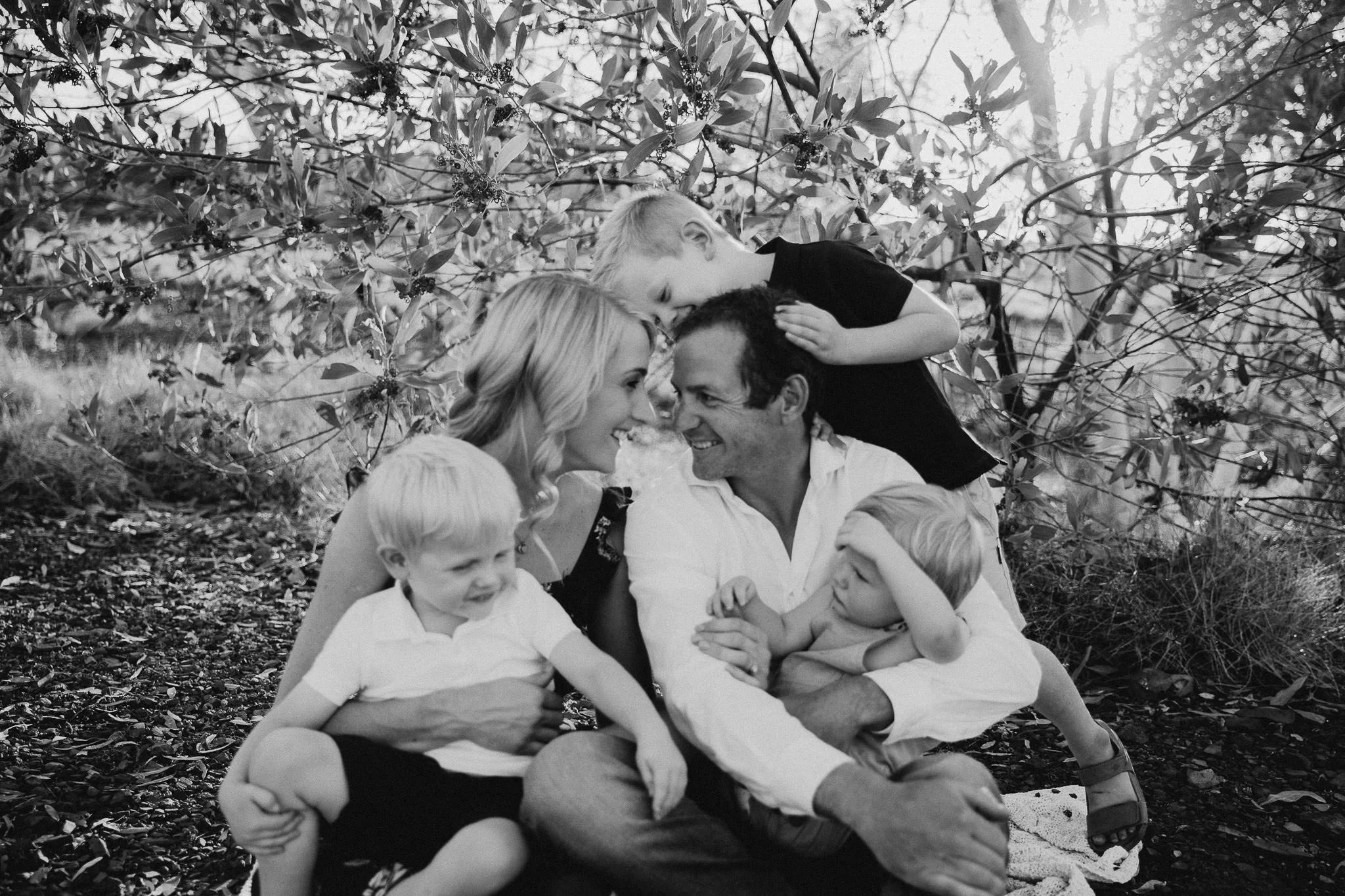 outdoor-family-session-mount-isa10.jpg