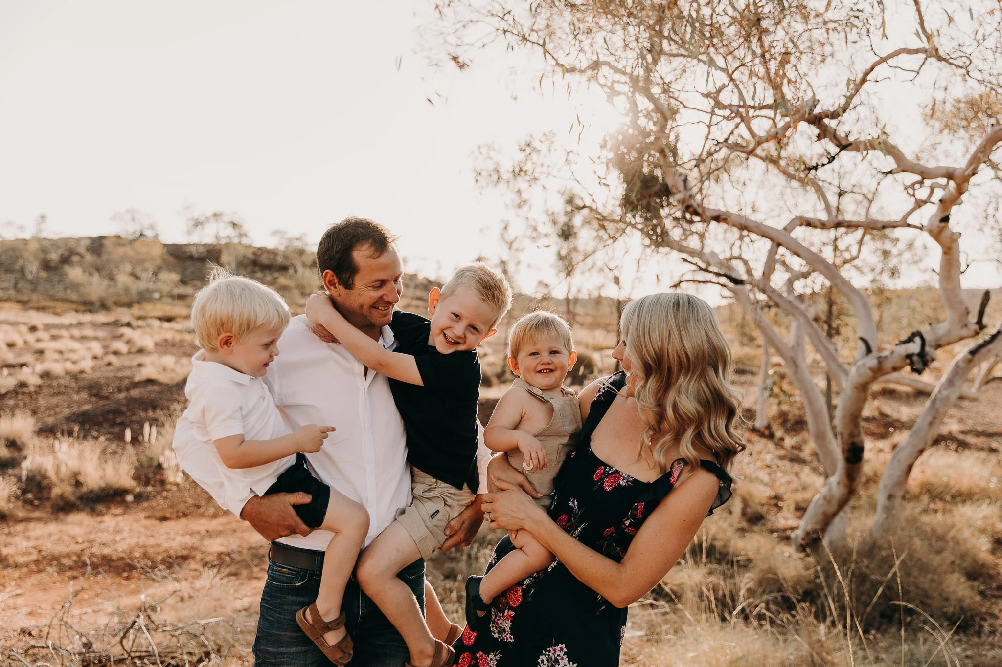 outdoor-family-session-mount-isa14.jpg
