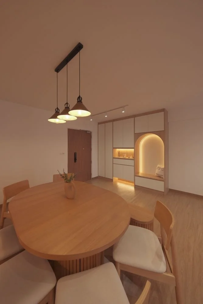 Round Dining Table Interior Design – 5-Bedroom HDB BTO at 482B Yishun Ave 6