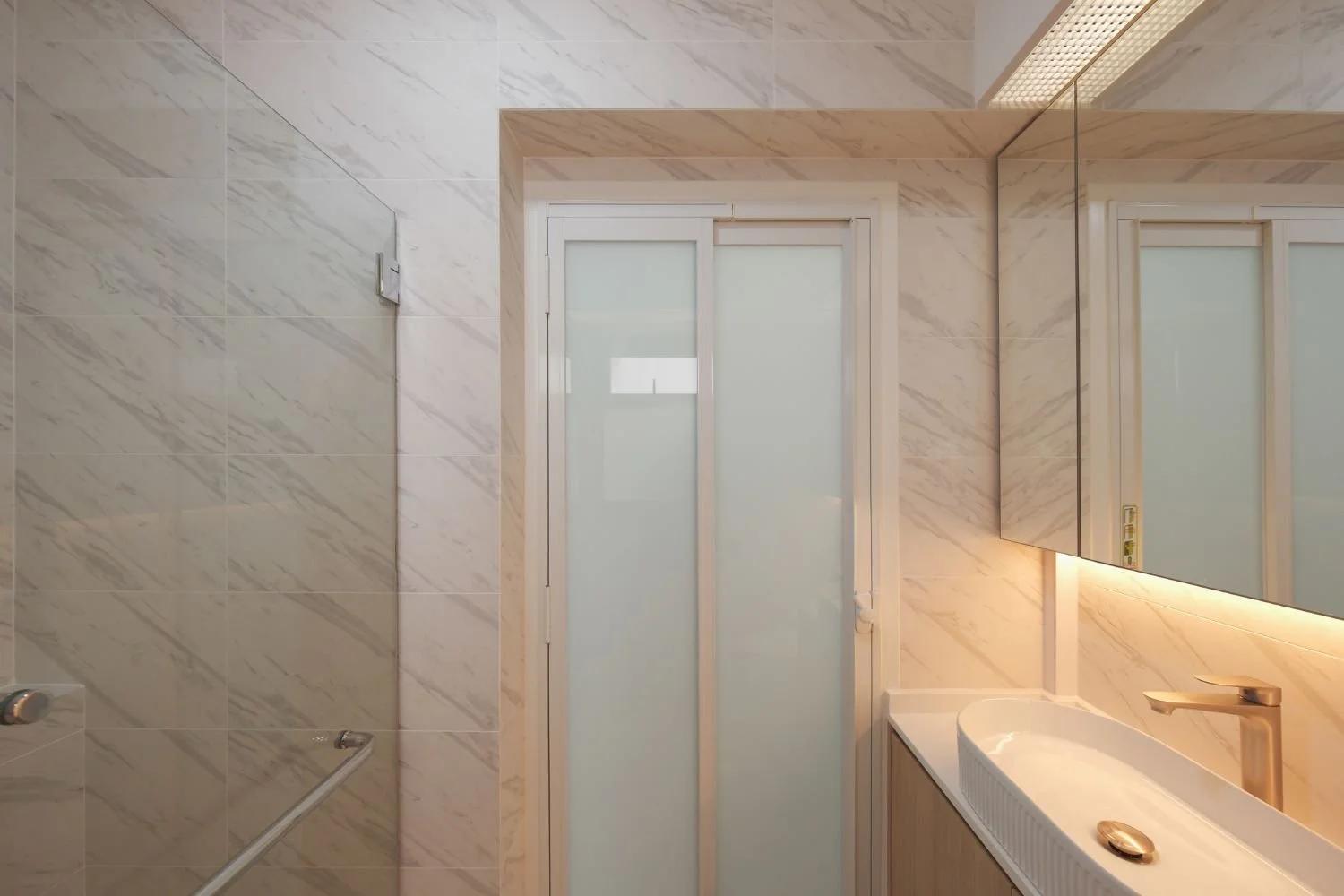 Modern Bathroom Layout for 5-Bedroom HDB BTO