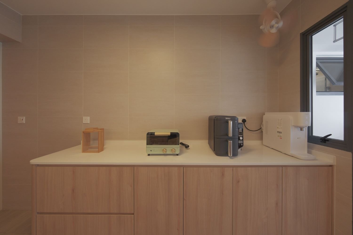 Warm Minimalist Kitchen Counter Interior Design – 5-Bedroom HDB BTO