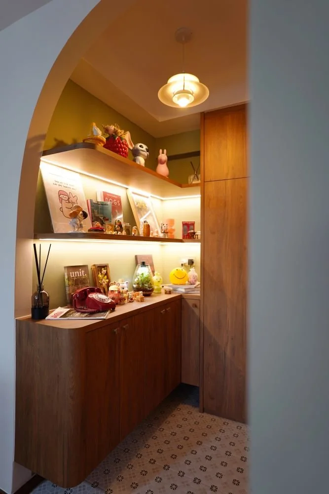 589C Montreal Dr – 5 Bedroom Interior Design – Display Cabinet 01 – Retro Pop