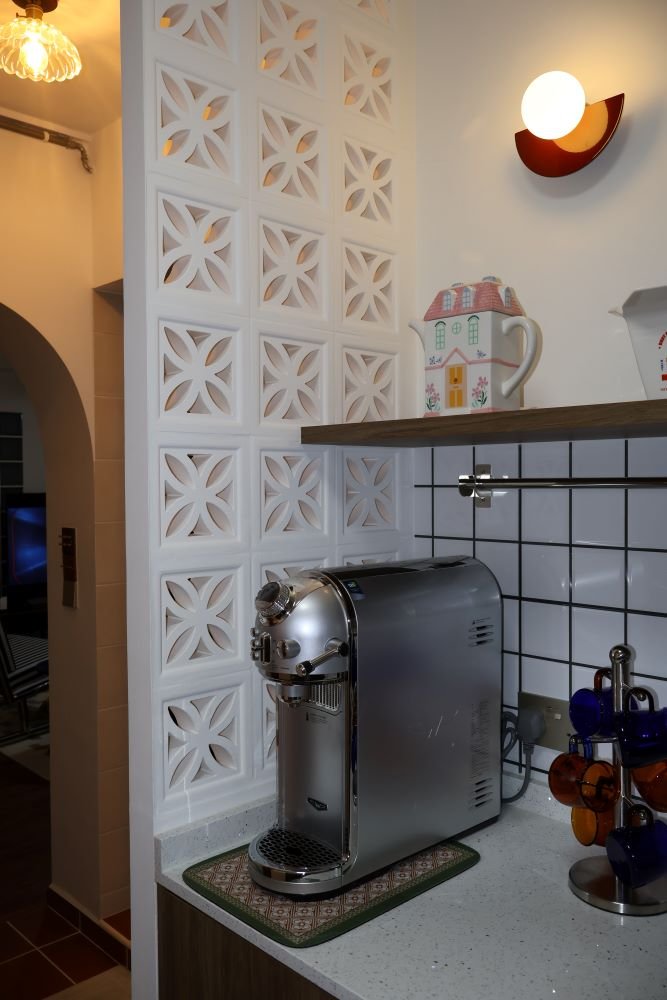 589C Montreal Dr – 5 Bedroom Interior Design – Beverage Station 01 – Retro Pop