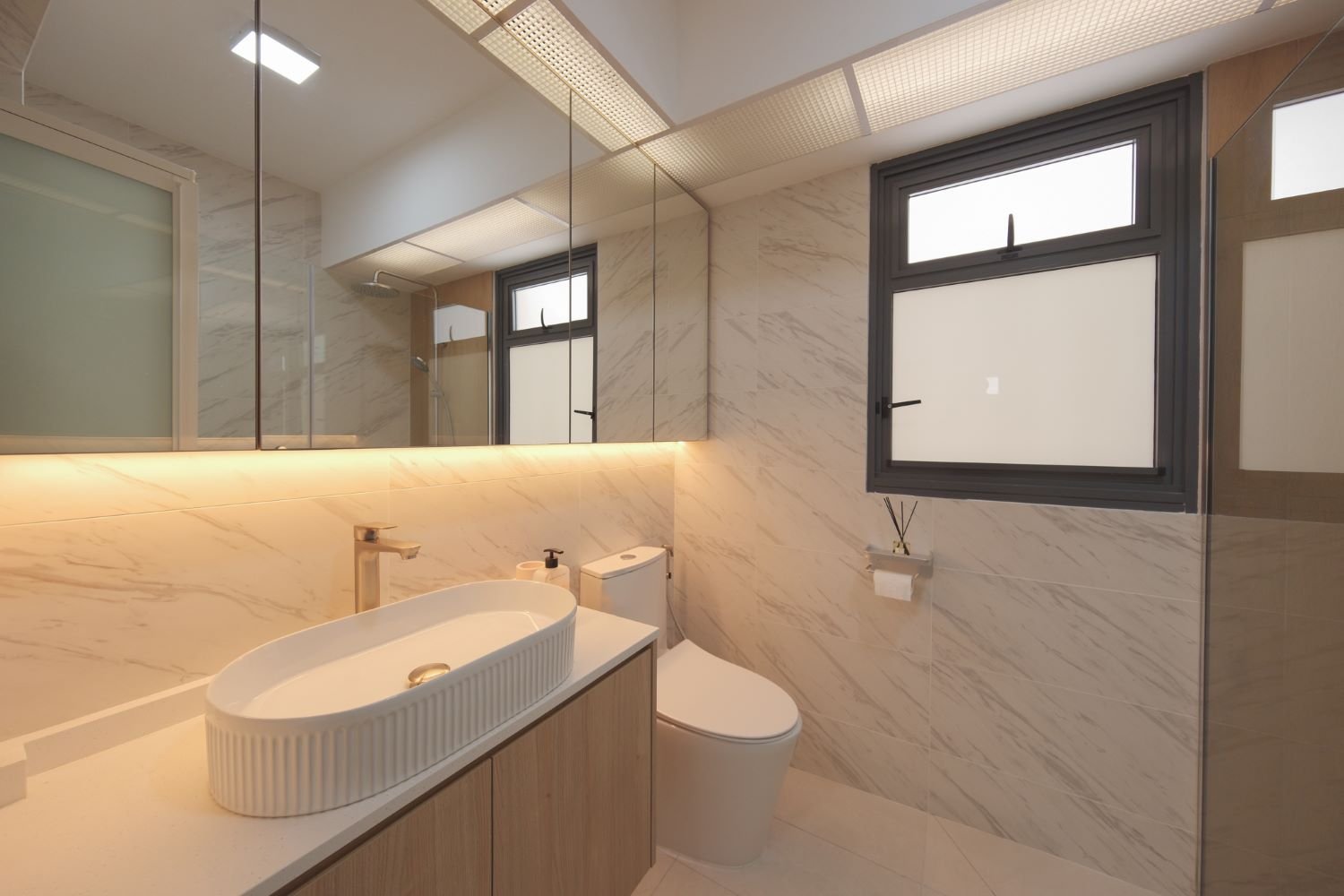 Minimalist Bathroom Interior Design for 5-Bedroom HDB