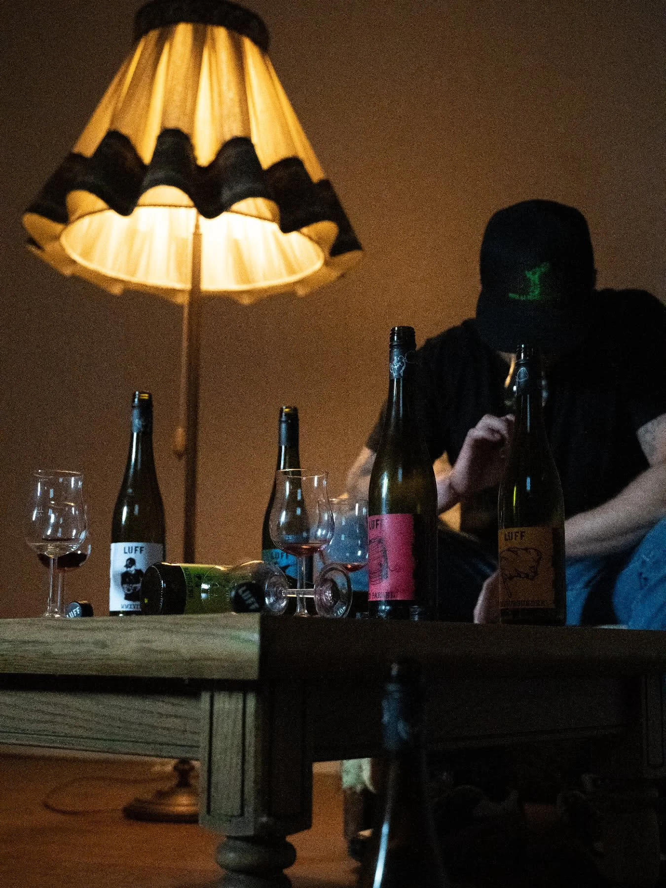Nochmal zurücklehnen und genießen 🍷
Die meisten Arbeitsschritte im Weinberg sind erledigt für dieses Jahr, doch der wichtigste steht noch bevor - die Weinlese.
Während die Trauben reifen können wir kurz verschnaufen. Demn&