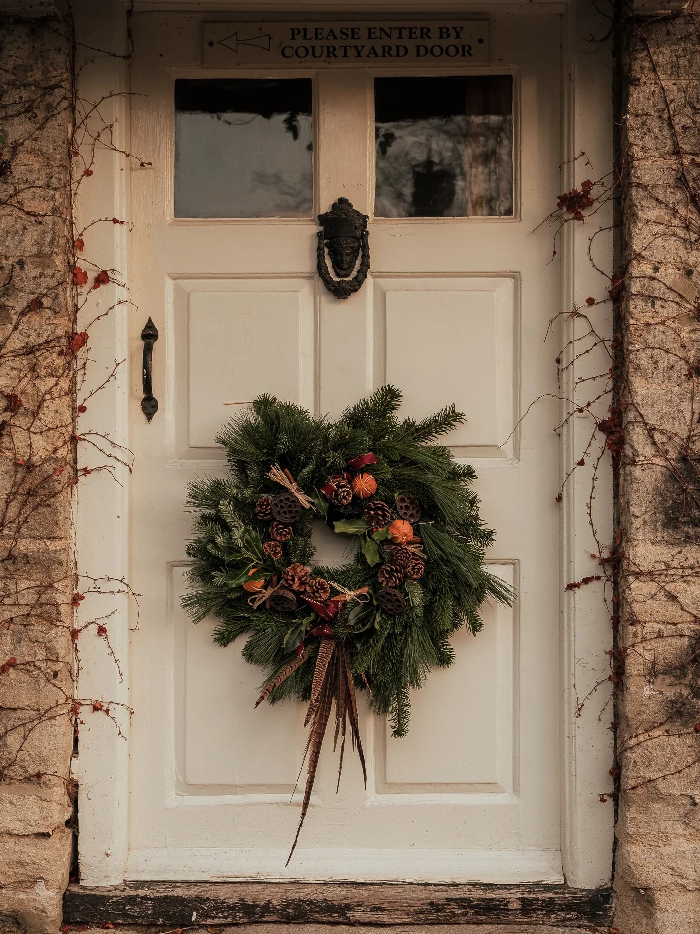 A few shots from today at the pub. 

The @go_wild_flowers have been in and added their touch to make the pub all festive and cosy. And a cheeky shot of a Smash N Grab looking gorgeous in the afternoon sun!

Lovely day at the pub.