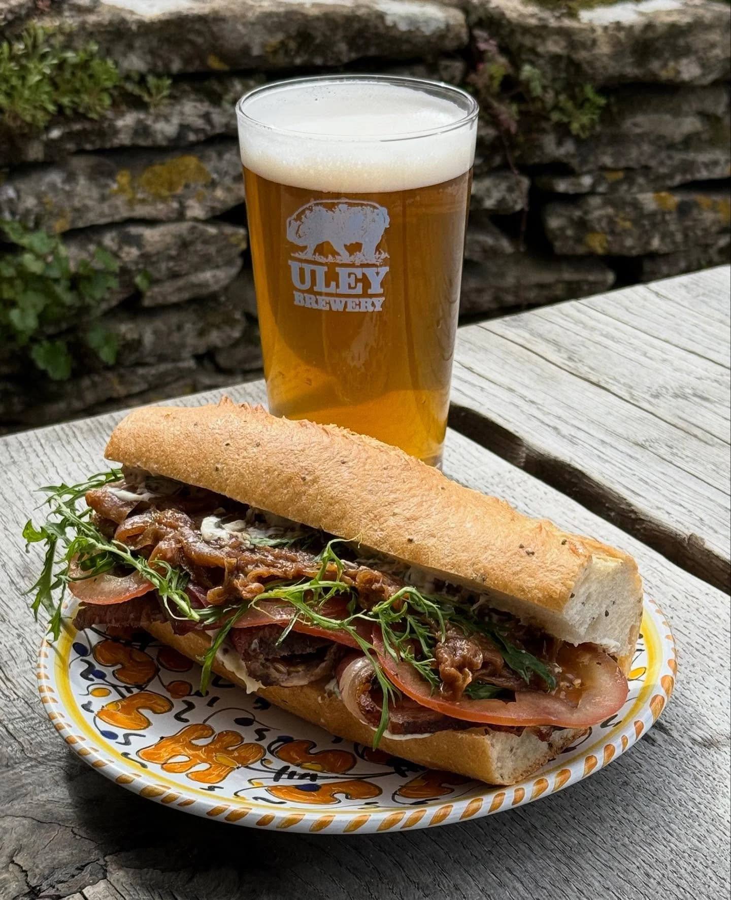 Damn good rare roast beef, caramelised onions &amp; horseradish baguette. 

Introducing our new Walkers Lunch (not just for walkers)

Weekdays | 12:00&ndash;4:30pm
Eat in with a pint or grab &amp; go

If you fancy a proper juicy sandwich at lunch, yo