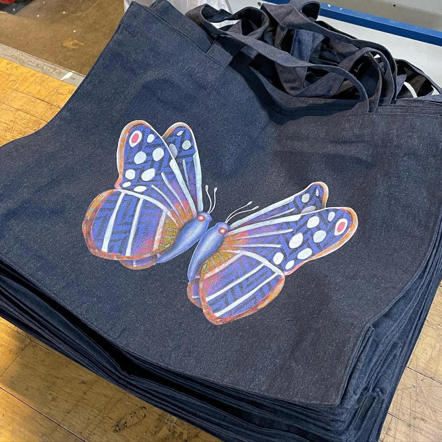 Kristina Buk canvasposer&hellip;

#cencio #tekstiltryk #firmat&oslash;j #broderi #privatelabel #transfer #logop&aring;t&oslash;j #broderip&aring;t&oslash;j #digitaltransfer #merchandise #profilbekl&aelig;dning #workwear #promotion #dtg #tshirtsprint 