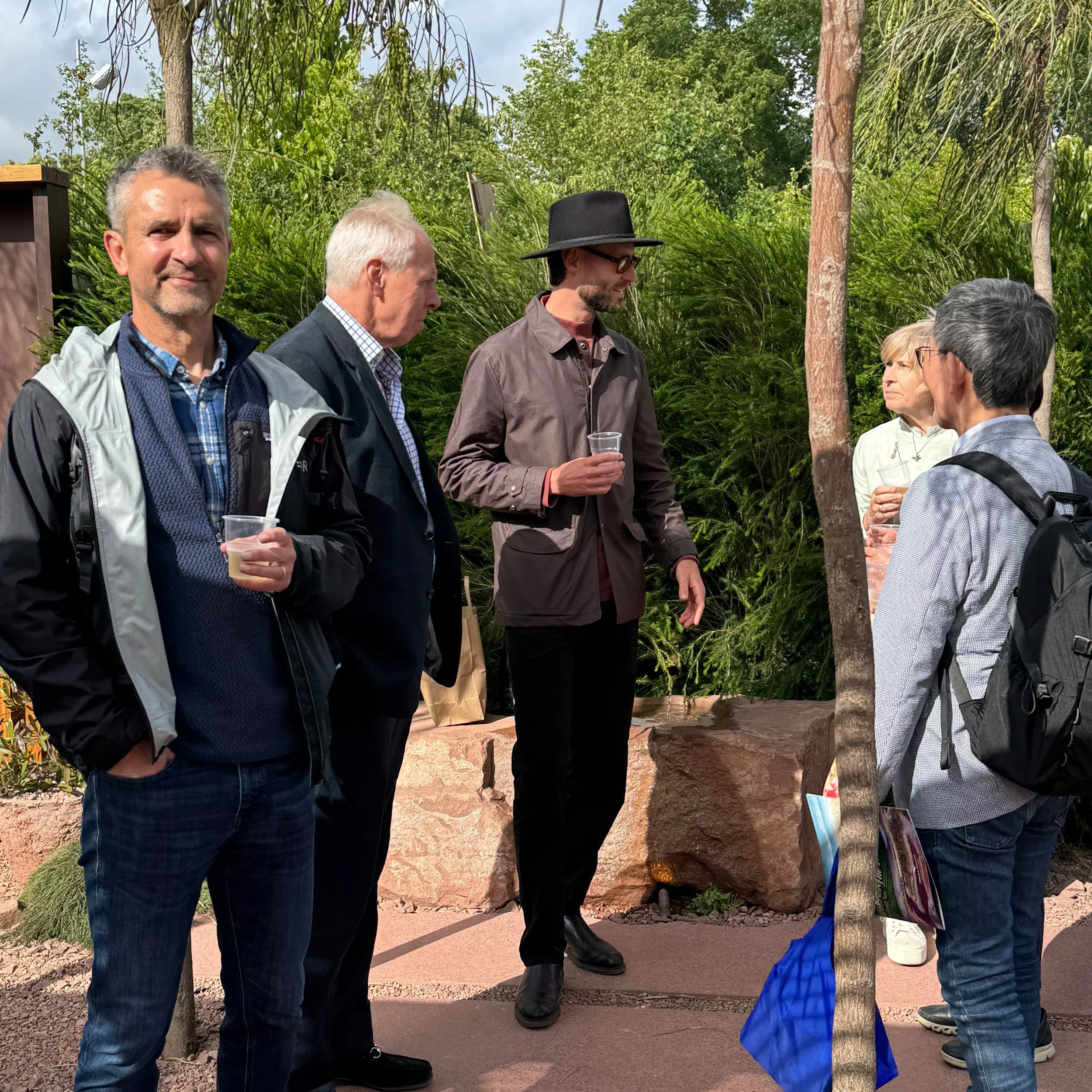 A huge THANK YOU to @maxparkersmith for allowing us, his old Inchbald colleagues to come onto his splendid Chelsea garden yesterday and sharing some bubbly stuff together. Max's career is going from strength to strength. Really beautiful detailing he