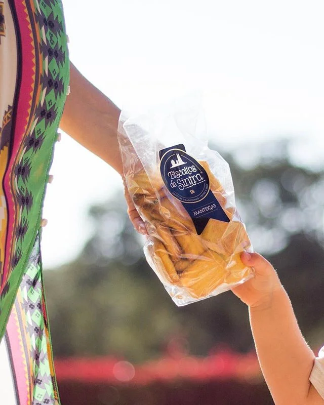 A Mãe merece o melhor do mundo. A Mãe é amor à primeira pulsação. A Mãe não se divide: multiplica-se! Para a Mãe um presente cheio de amor, que fará as suas delícias... "e as do mano que está lá dentro" 
FELIZ DIA DA MÃE! 
#BiscoitosdeSintra #AmoràPrimeiraDentada #DiadaMãe