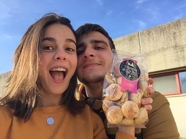 E quando os nossos clientes nos enviam surpresas destas, isto &eacute;... um AMOR! 💖 
Ali&aacute;s, s&atilde;o #Amores. E dos melhores, ou n&atilde;o fossem Biscoitos de Sintra. 😍 Ador&aacute;mos!
Obrigado MF e AF 👌😊
.
.
#BiscoitosdeSintra #Diado