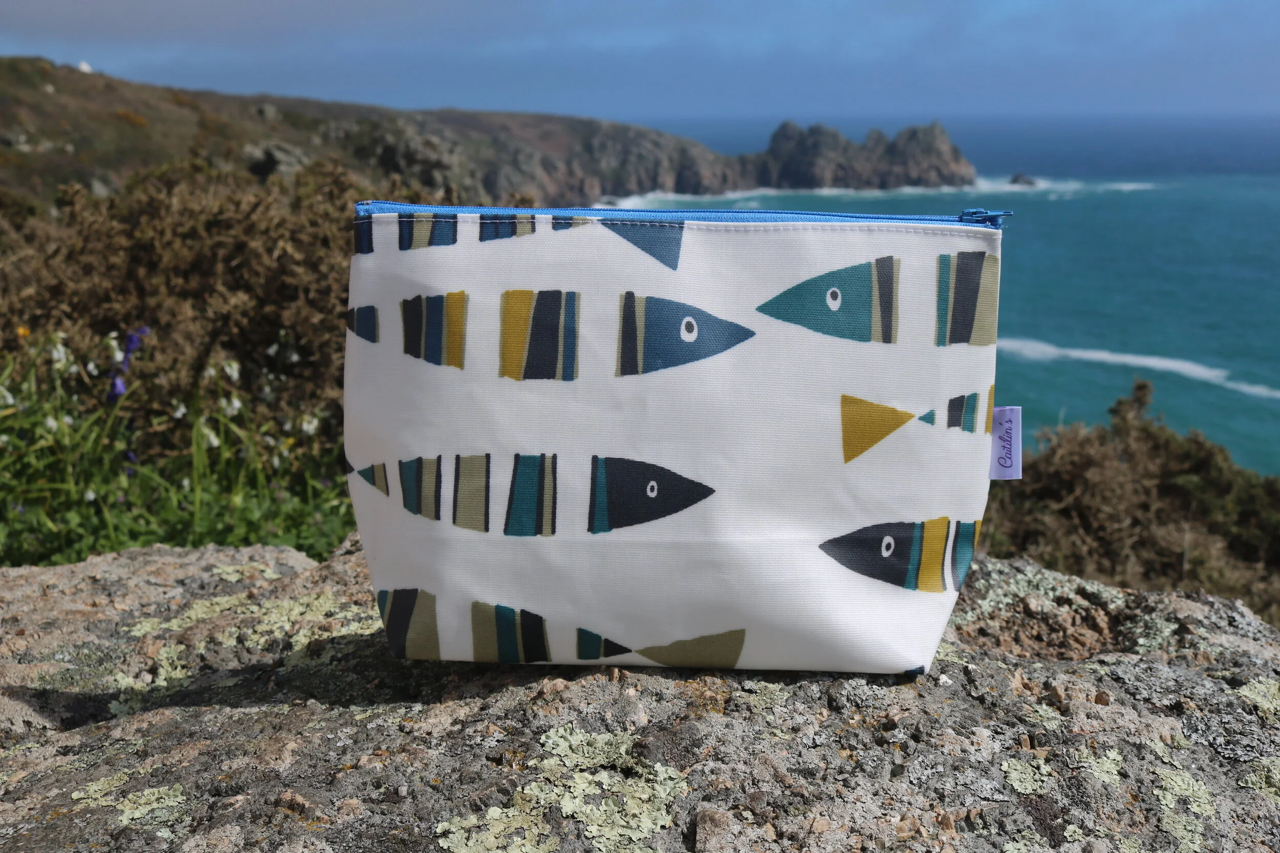 Oilcloth Stand Alone Fish Design Washbag Vanity Case