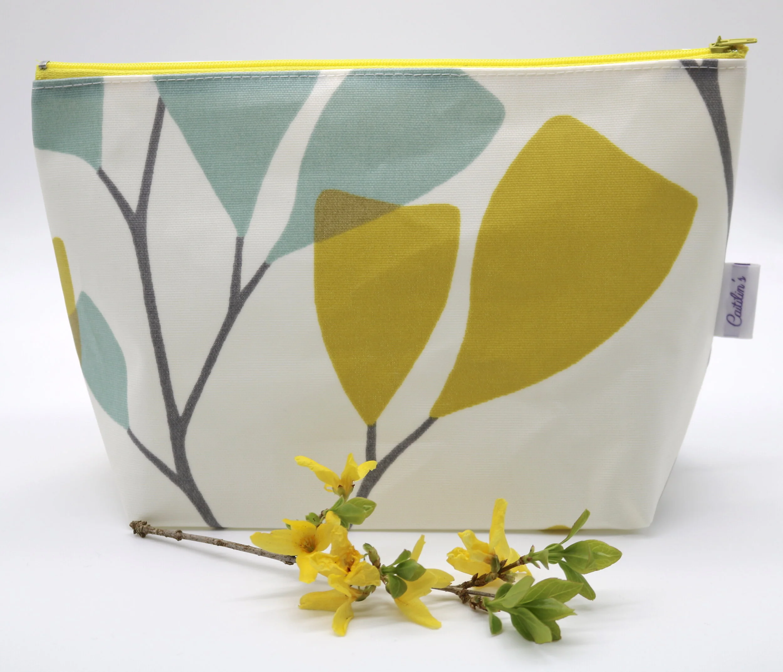 Oilcloth Stand Alone Spring Washbag