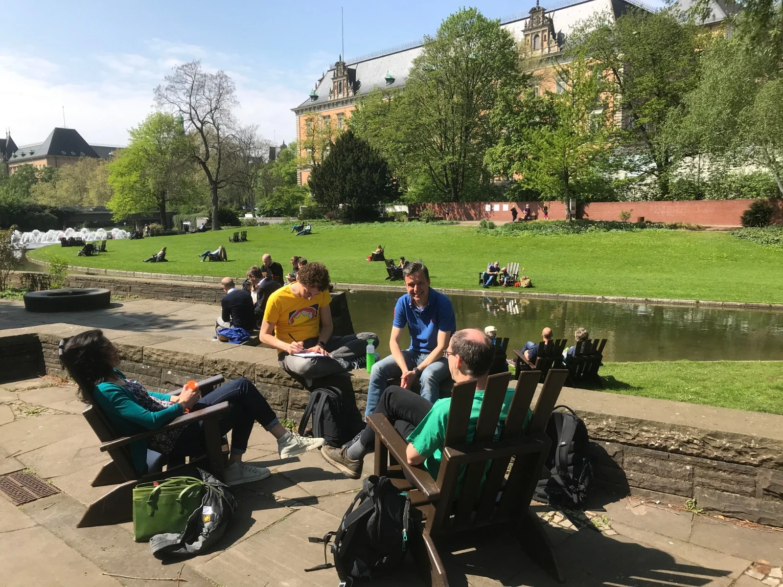 Bonding in Hamburg (Photo by Barry Overeem)