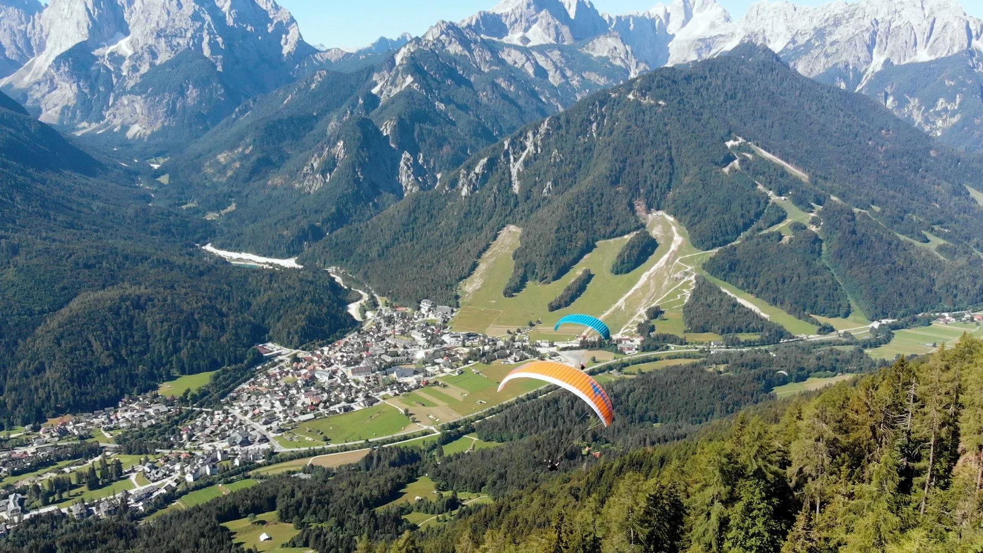 Paragliding - Draft 4 - cine.00_00_24_09.Still002.jpg