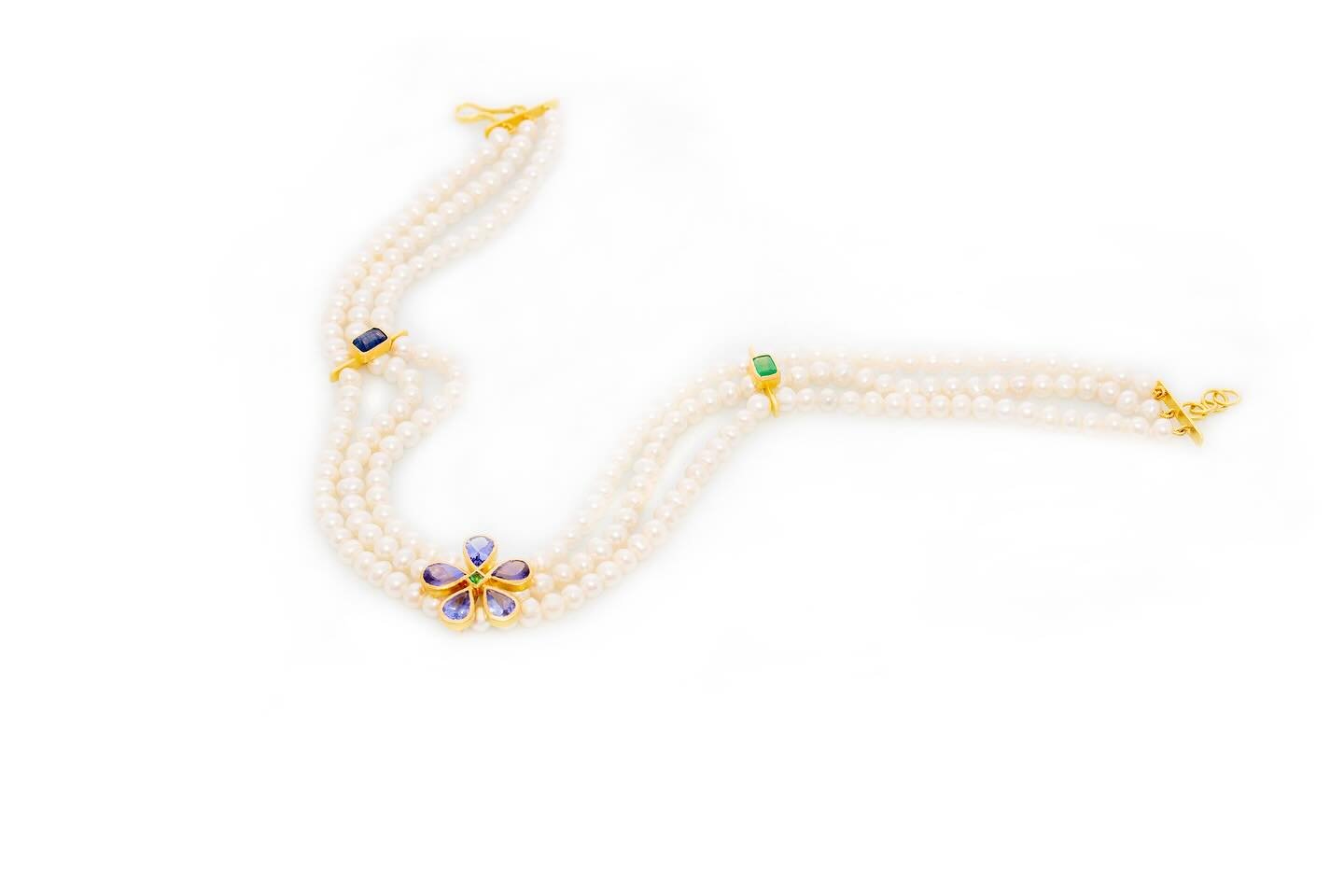 &ldquo;Melodia &ldquo;
Tem movimento de quem quer dan&ccedil;ar &hellip;.
#joiaslindasdemorrer #neclace #choker #jewelry #precious #art