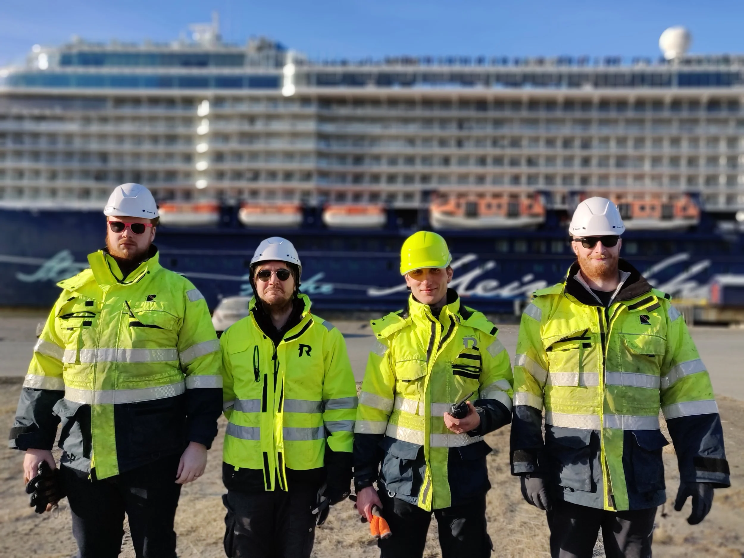 Linesmen - Port of Longyearbyen
