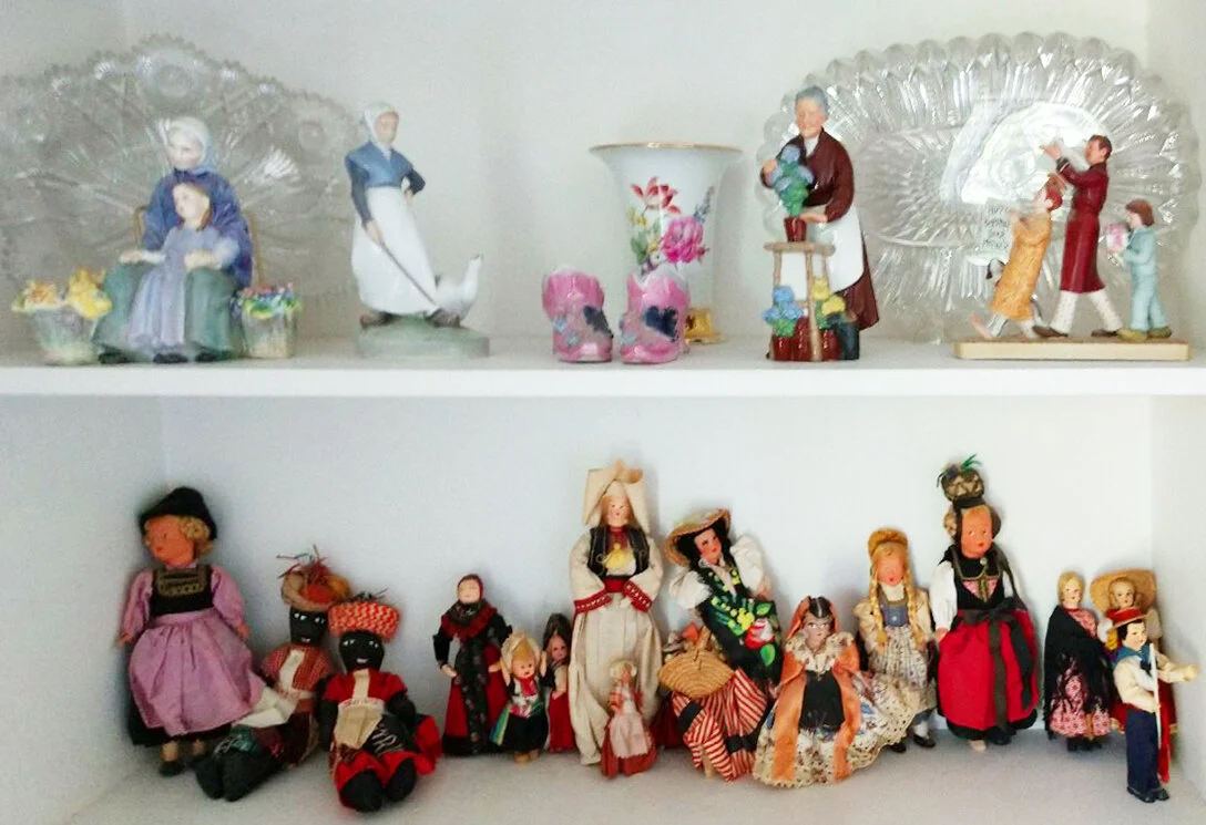 doll_shelf.jpg