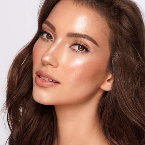 kat charter Indbildsk The Glowy Makeup Trend 2022 — FWLUXE